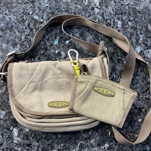 KEEN hybrid transport bag, crossbody purse, EUC with small wallet 2 piece